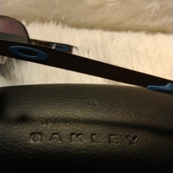 Oakley-Tenon - Picture 2 of 5